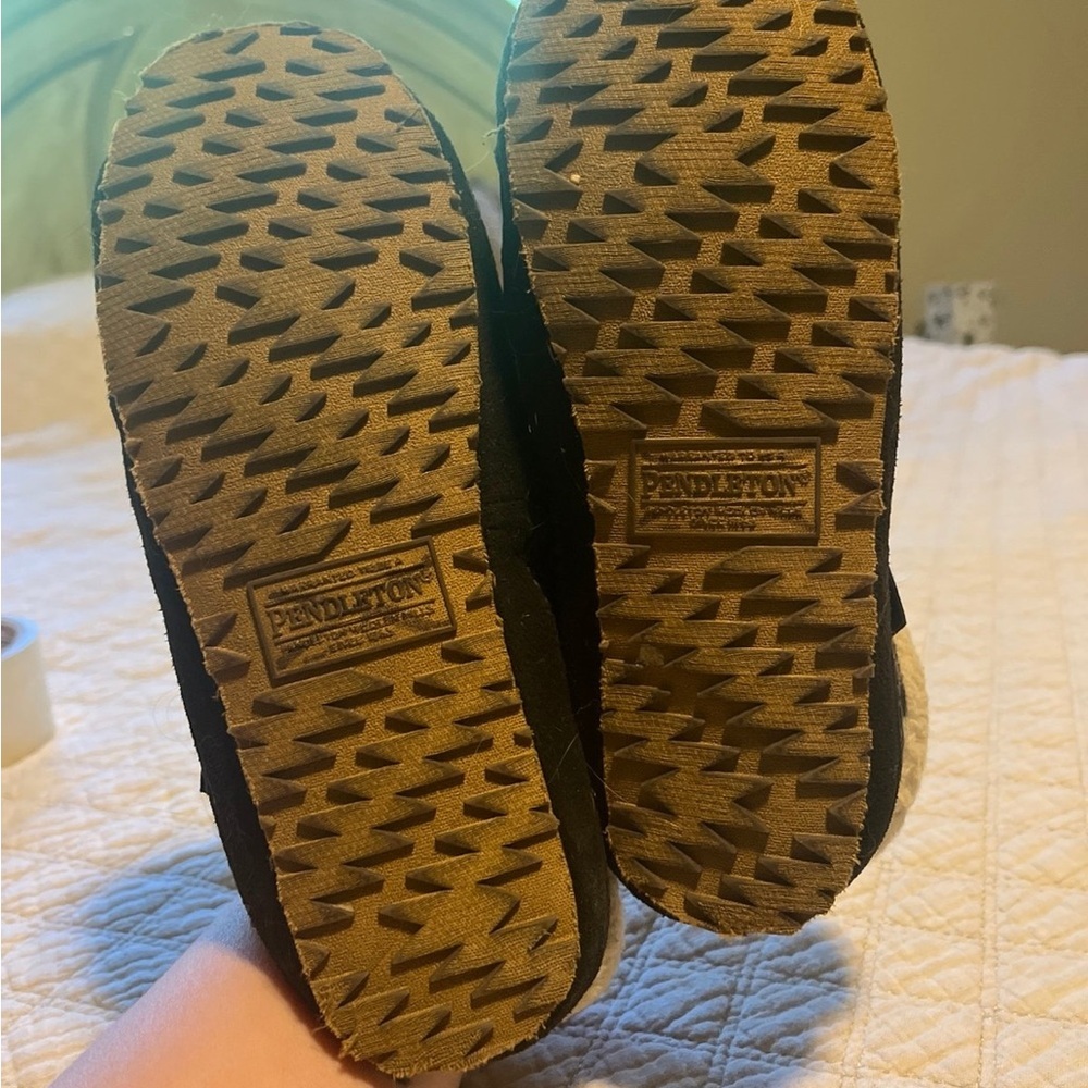 Pendleton Women’s Slippers 6 - Picture 2 of 4